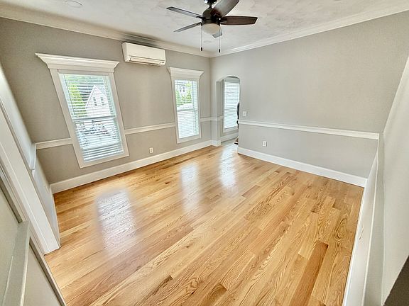 4th image of 162 Salem St #2