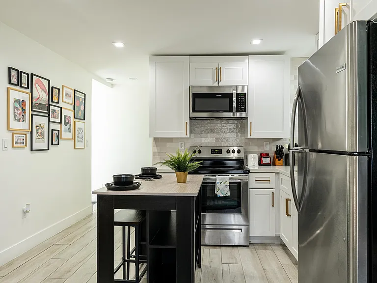 1720 SW 11th St #2 — Photo 10