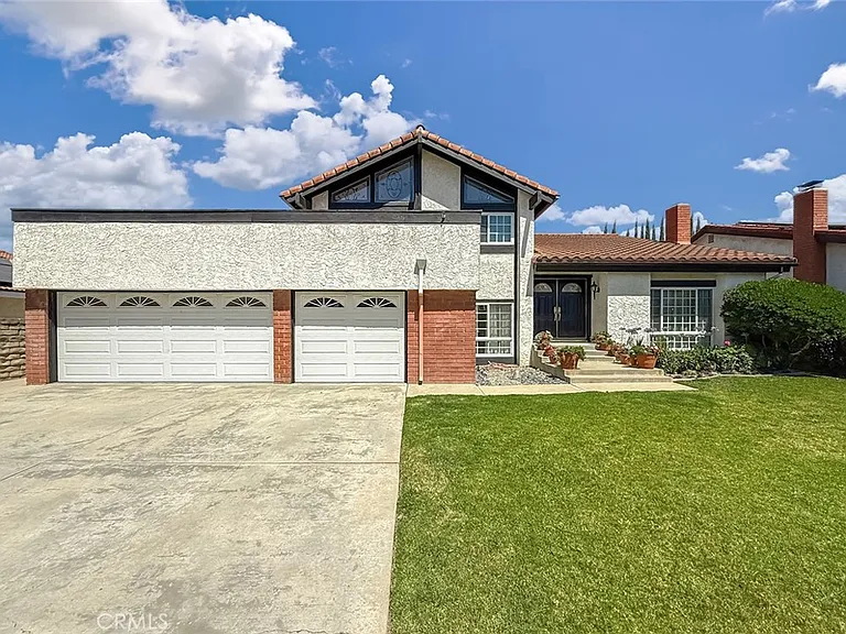 3301 Blue Ridge Ct — Photo 2