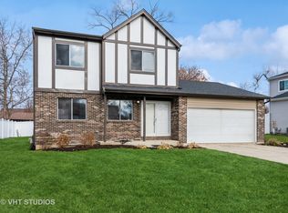 455 Laura Ct, Naperville, IL 60563