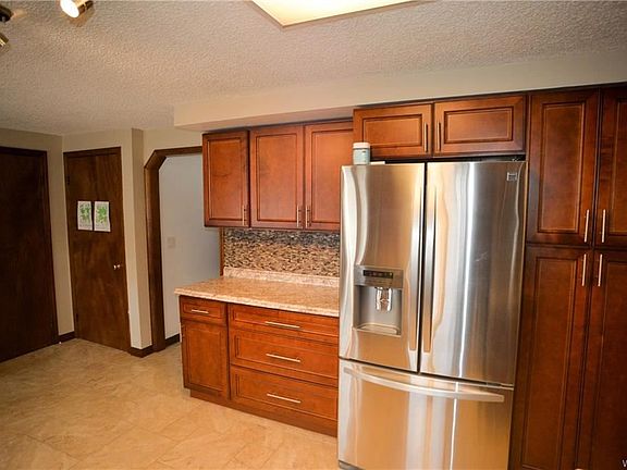 5th image of 279 Selkirk Dr