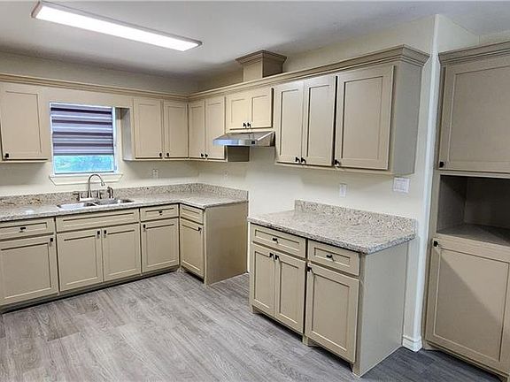 2nd image of 621 E Van Week St