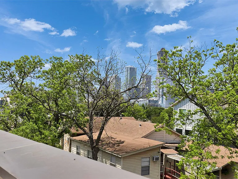 808 E Lydia St — Photo 27