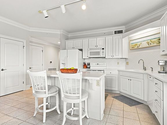 4th image of 4425 Arendell St Unit 101