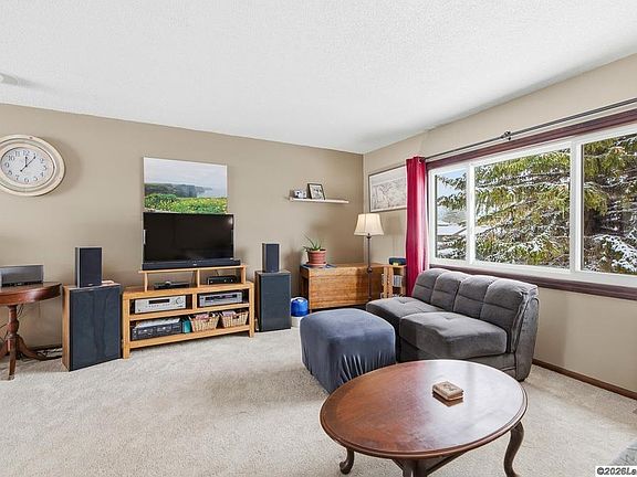 4th image of 1062 Arapaho Dr