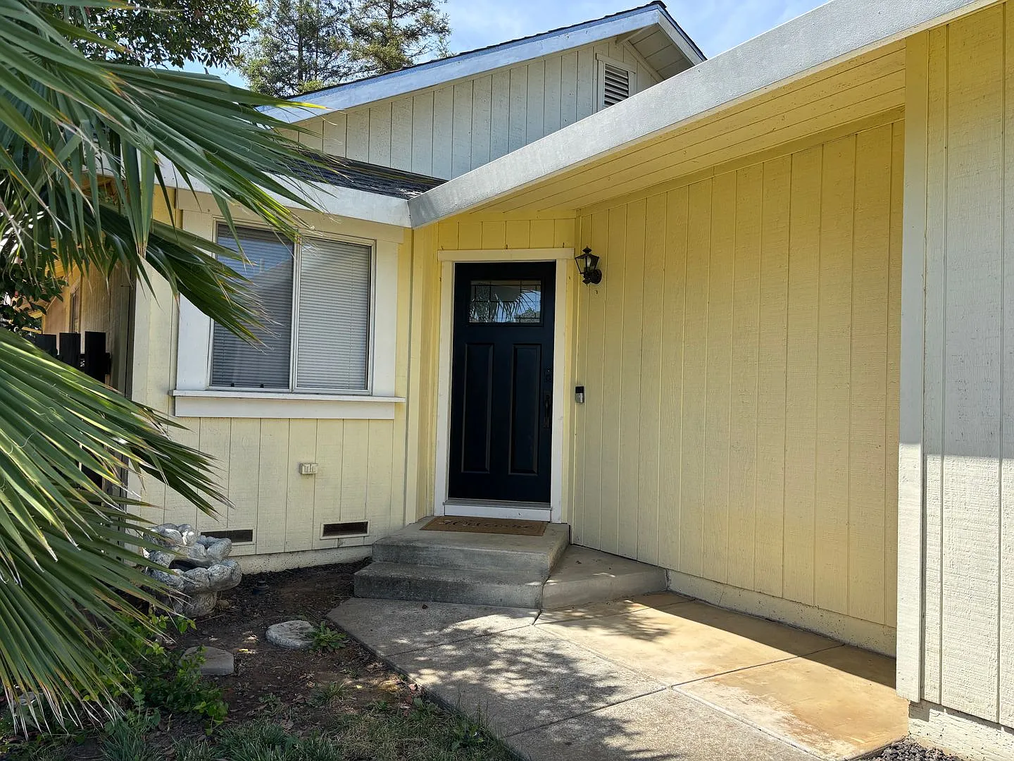 Charming 3 Bed, 2 Bath Home with 2-Car Garage Rent Ready! — Photo 4