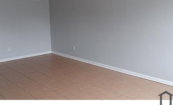2nd image of 3235 Ashwood St