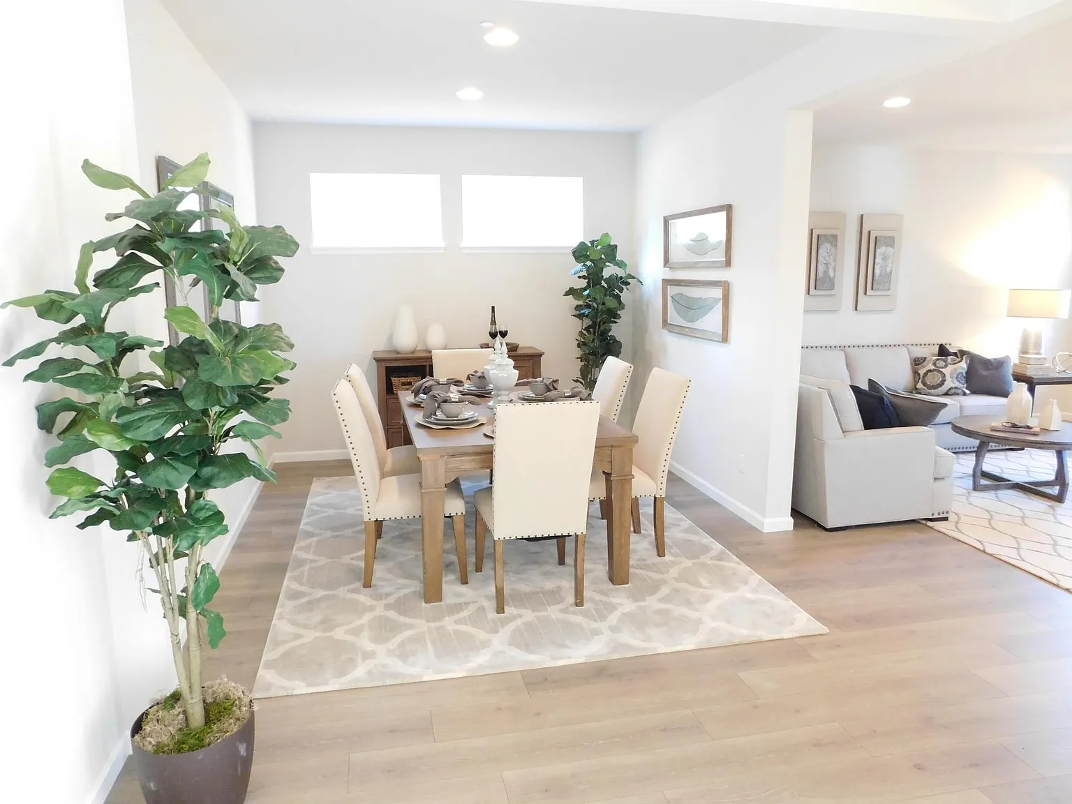 4 bed, 2.5 bath, 2310 sqft, $3,100 — Photo 4