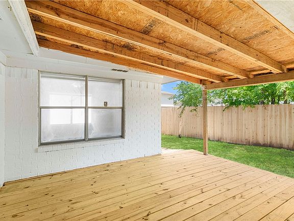 4th image of 4403 Robinhood Cir