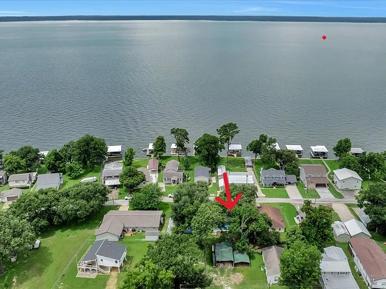 683 Water View Dr — Photo 2