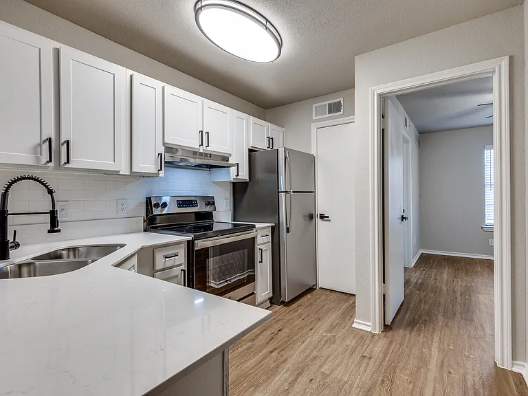 Crest River District Apartments — Photo 14