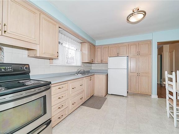 4th image of 32 Deevale Rd