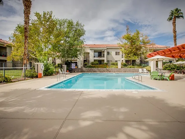 Villa Monterey Apartments — Photo 2