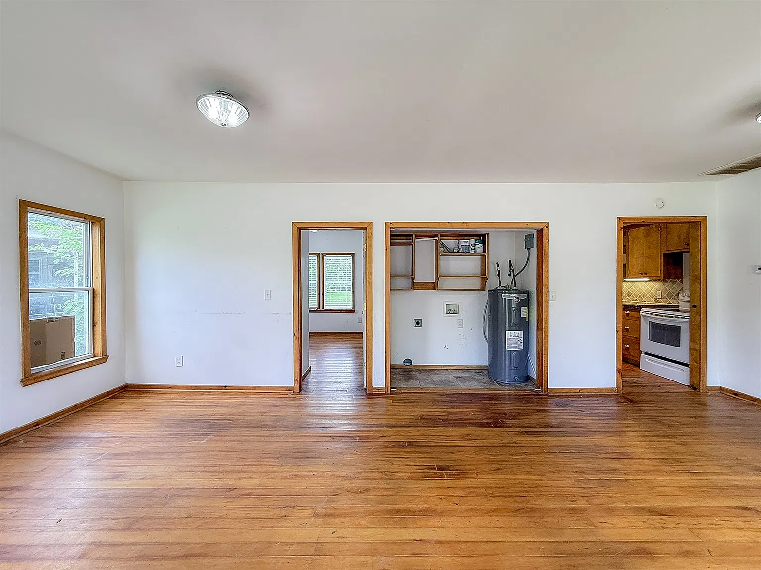 2 bed, 2.0 bath, 915 sqft, $1,100 — Photo 2