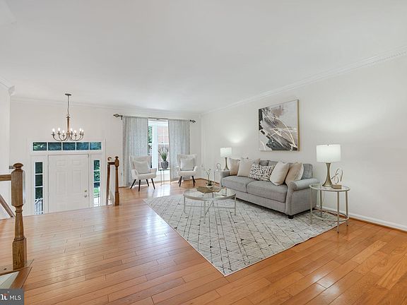4th image of 305 Cloudes Mill Dr