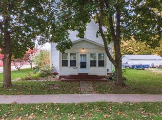 102 N State St, Saybrook, IL 61770