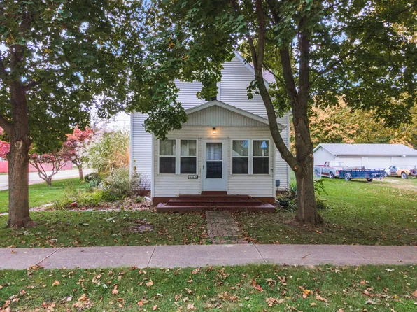 102 N State St, Saybrook, IL 61770