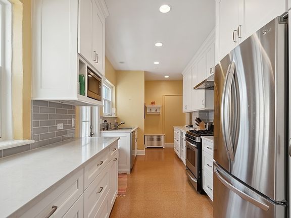 5th image of 1519 Hinman Ave APT 7N