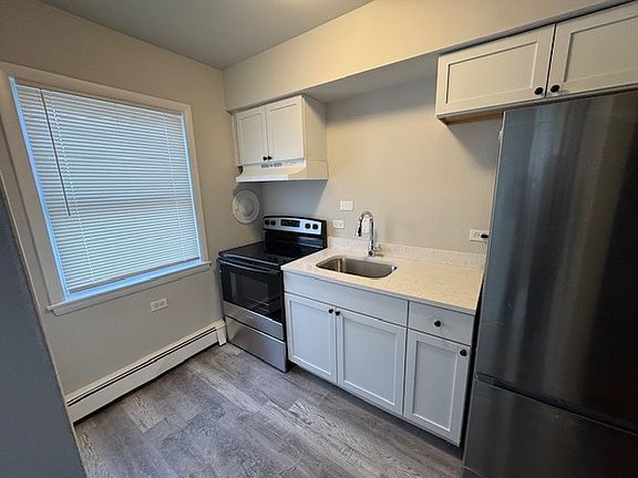 3rd image of 4014 W 103rd St