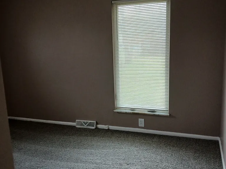 4048 E Livingston Ave — Photo 12