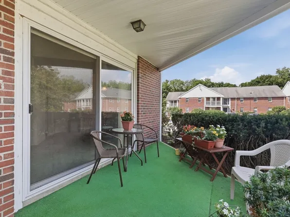 25 Jessica Dr APT A, Stoughton, MA 02072