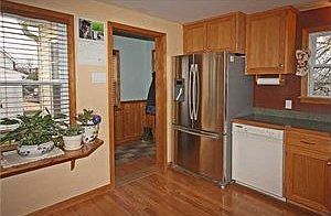 3rd image of 354 Lakeview Ave