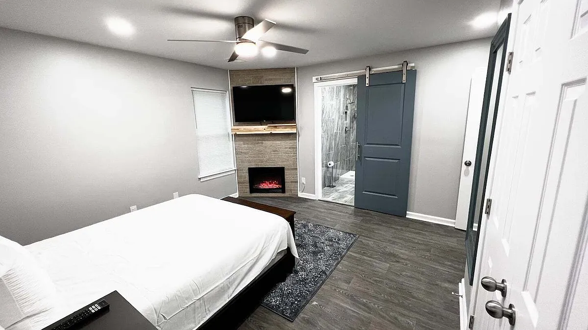 Building Photo - 5569 Pine Gate Dr #2