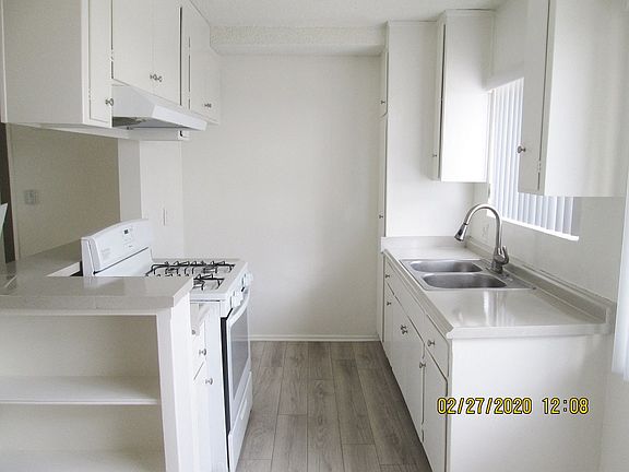 5th image of 1640 Barry Ave APT 4