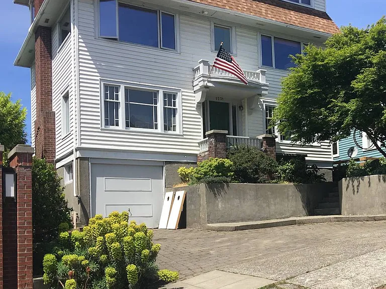 1231 Warren Ave N #1 — Photo 1
