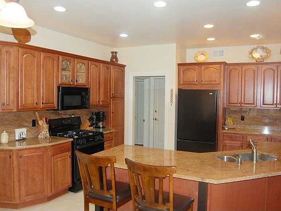 3rd image of 1003 South Way