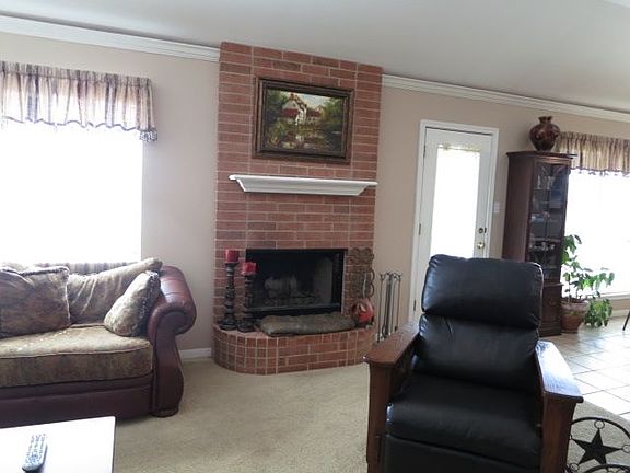 3rd image of 510 Armstrong Dr