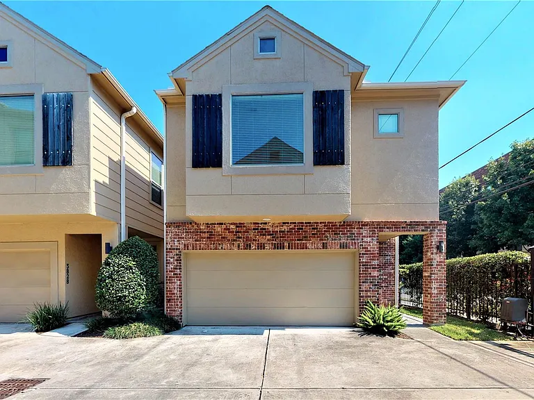 3826 Center St — Photo 2