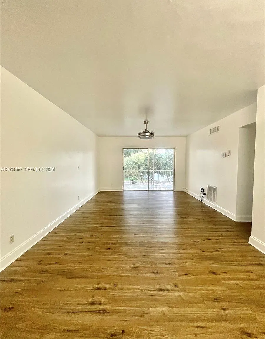 Spanish Oaks Condo — Photo 2