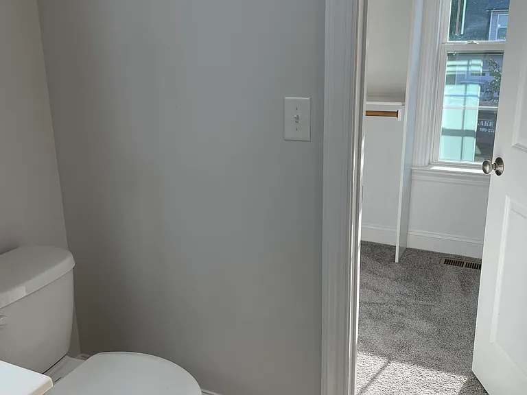 215 Alcock Ln — Photo 10
