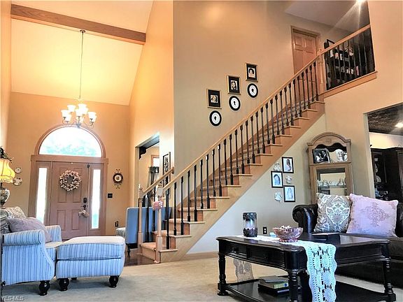 3rd image of 15 Laurelwood Dr