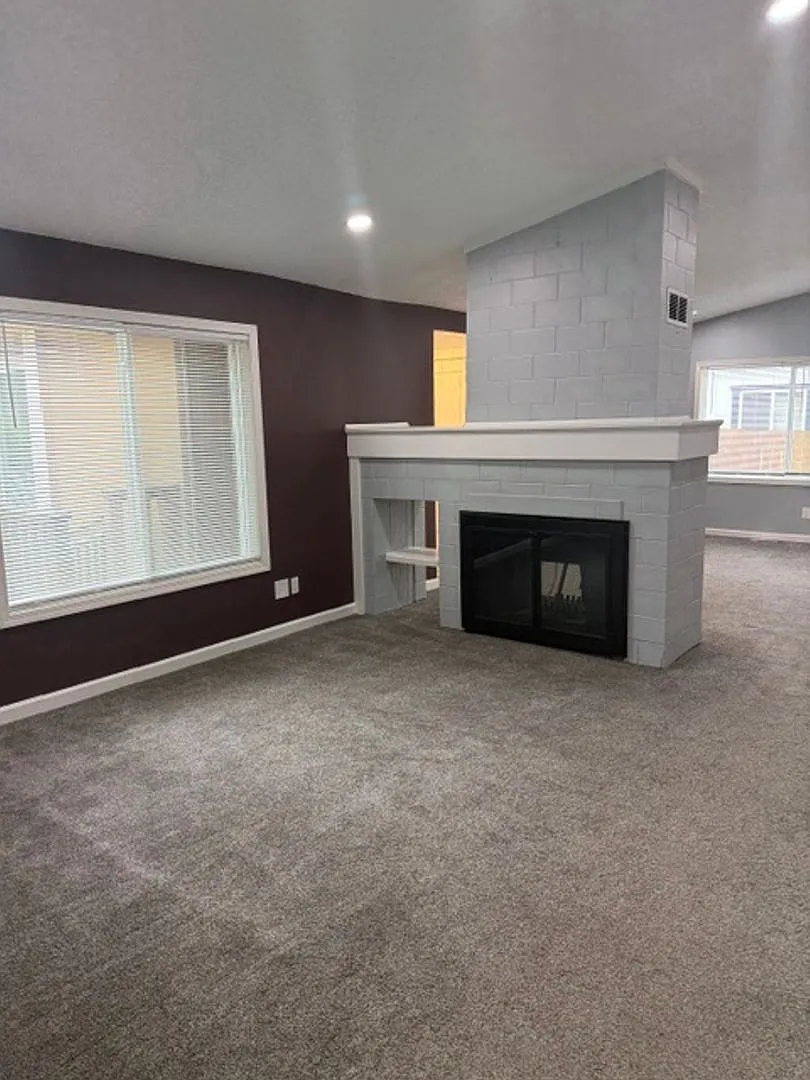Charming 3 Bedroom, 2 Full Bath Single Family Home in Puyallup! — Photo 3