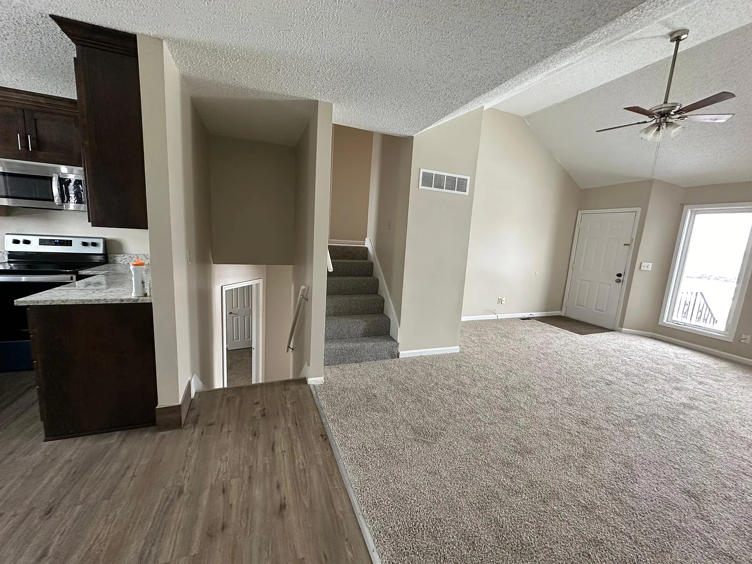 3 bed, 1286 sqft, $1,600 — Photo 4