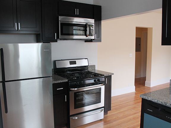 4th image of 4748 S Woodlawn Ave APT 2W