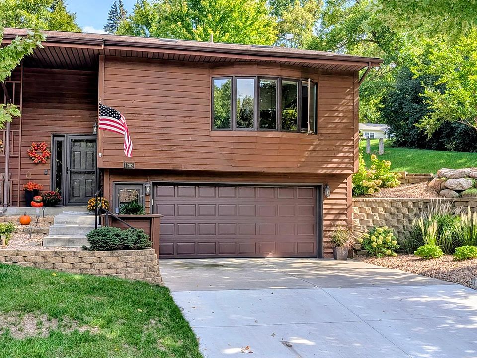1st image of 1202 Oak Dr