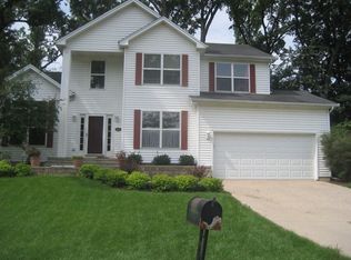 1037 Rosewood Dr, Carpentersville, IL