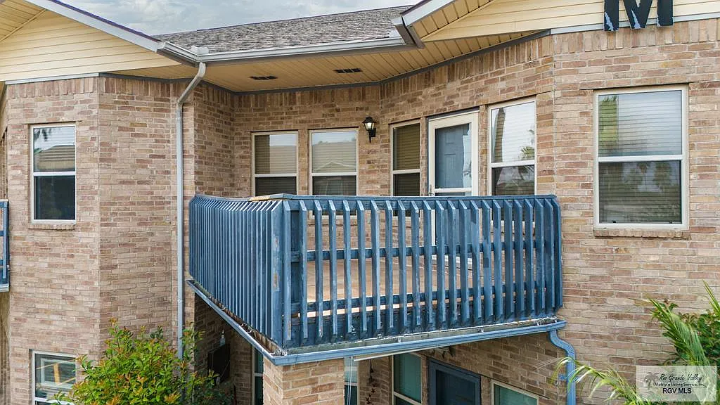 2 bed, 1114 sqft, $1,950 — Photo 3