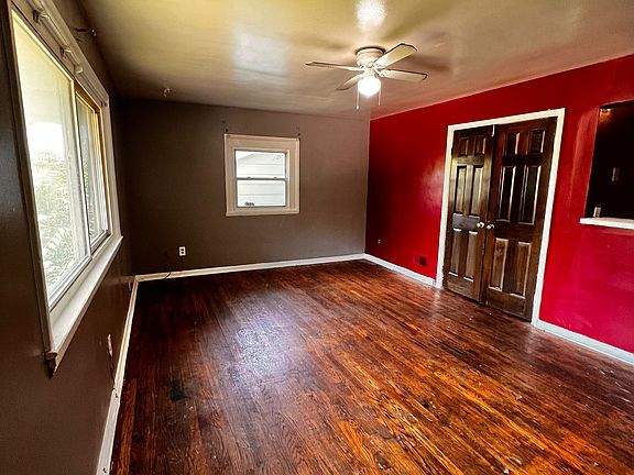 2nd image of 128 Clinton Springs Ave #3