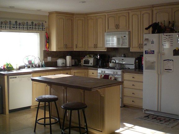 606 Jaluit - Kitchen