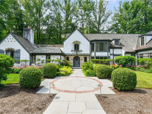 7855 Fox Hill Dr E, Gates Mills, OH 44040