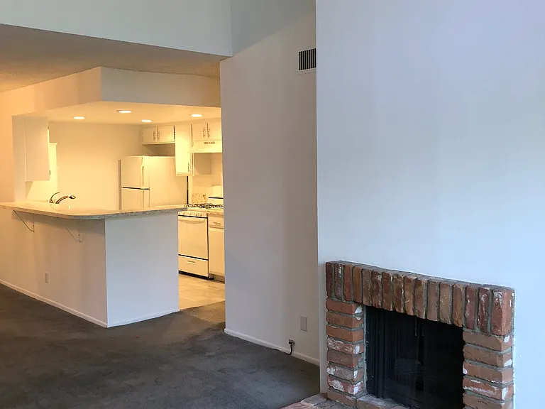 601 Westholme Ave #105 — Photo 3
