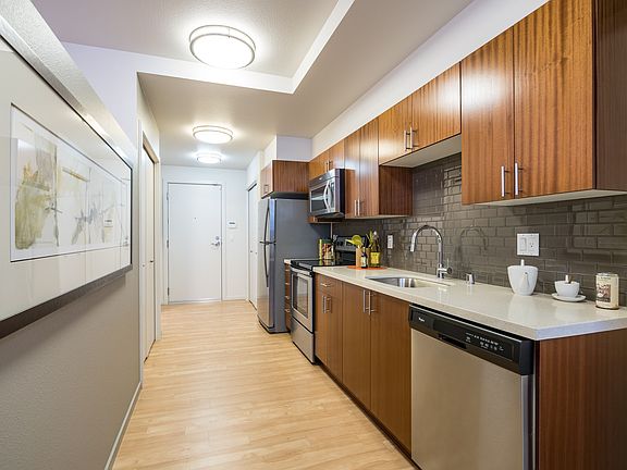 2nd image of 905 Dexter Ave N #L605