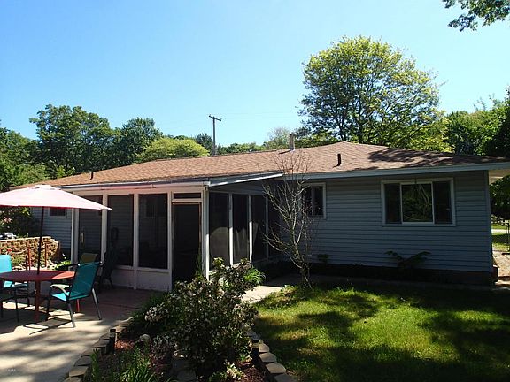 3rd image of 3567 Brentwood St