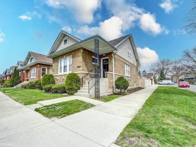 6100 W Byron St, Chicago, IL, 60634