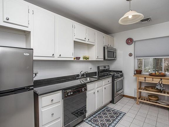 3rd image of 5 Bayberry Dr APT 3