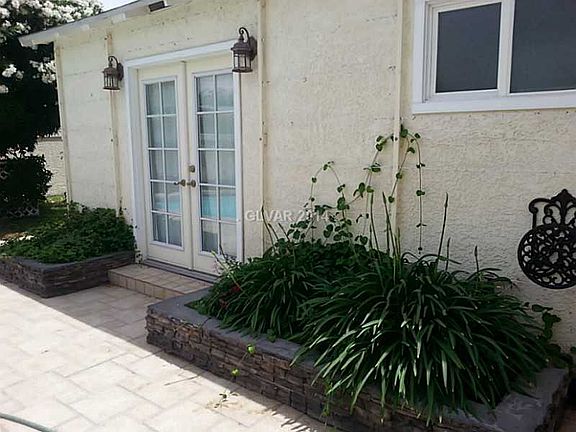 3rd image of 716 Remington Dr